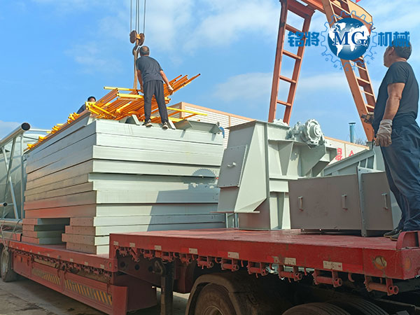 南京鱷魚集團干粉砂漿生產(chǎn)線裝車中 南京鱷魚集團干粉砂漿生產(chǎn)線裝車中