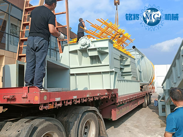 南京鱷魚集團干粉砂漿生產(chǎn)線裝車中 南京鱷魚集團干粉砂漿生產(chǎn)線裝車中