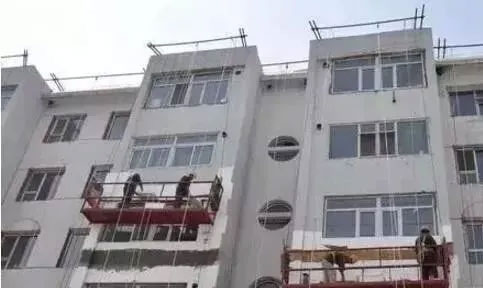 外墻保溫面層砂漿泛白原因及防范措施！