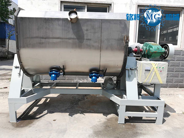 工人和真石漆攪拌機需要休息和補充，以更好地提高效率