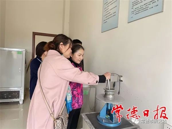 常德市采取“雙隨機(jī)、一公開”，抽檢22家預(yù)拌砼、預(yù)拌砂漿生產(chǎn)企業(yè)